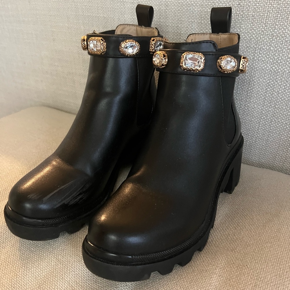Steve Madden 7.5 Booties w removable rhinestone strap